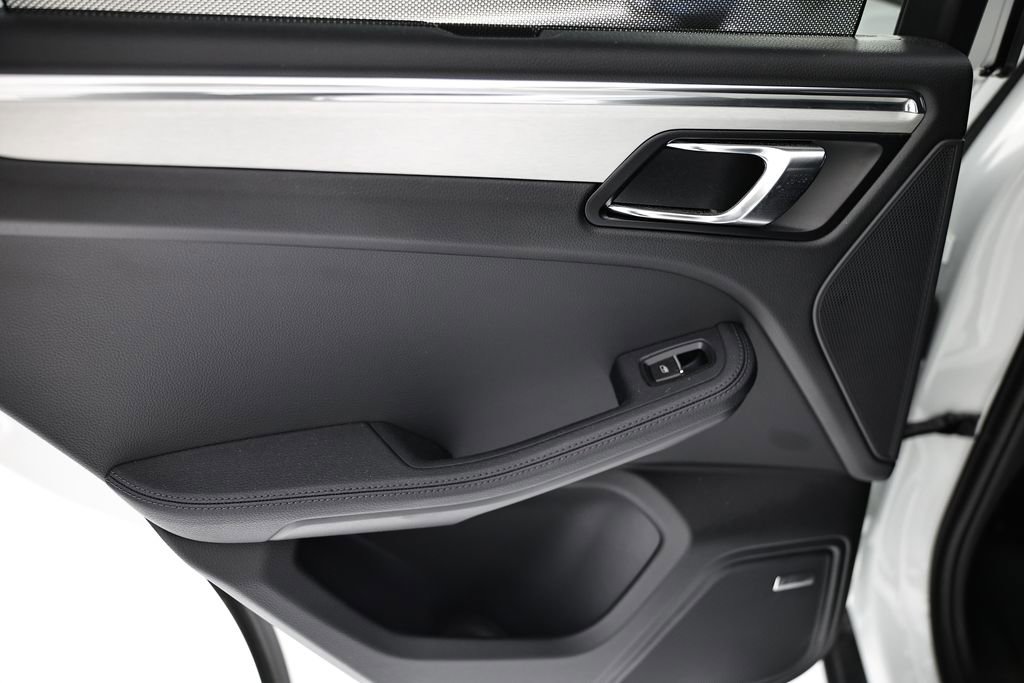 Certified 2026 Porsche Macan image 26