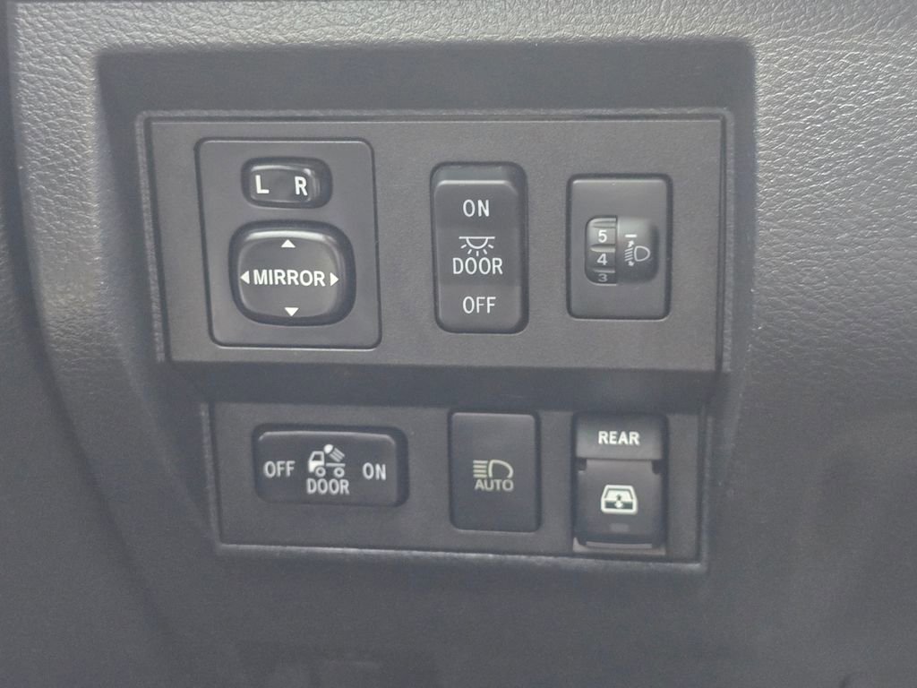 Used 2018 Toyota Tundra SR5 w/ SR5 Upgrade Package AWD/4WD image 28