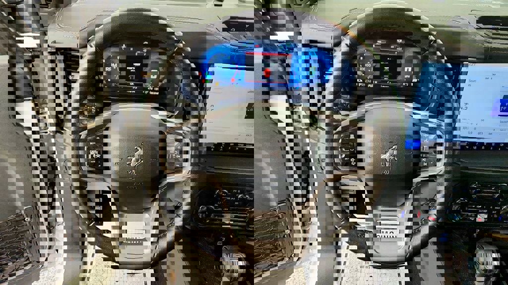 Used 2025 Ford Bronco Badlands image 13