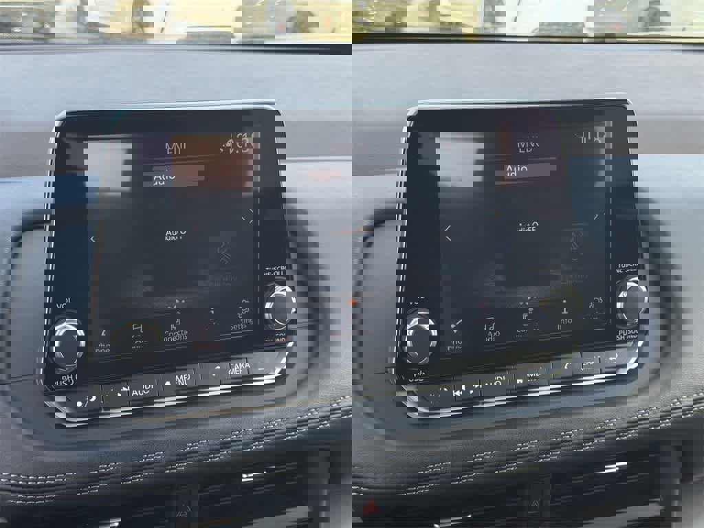 Used 2023 Nissan Rogue SV image 15