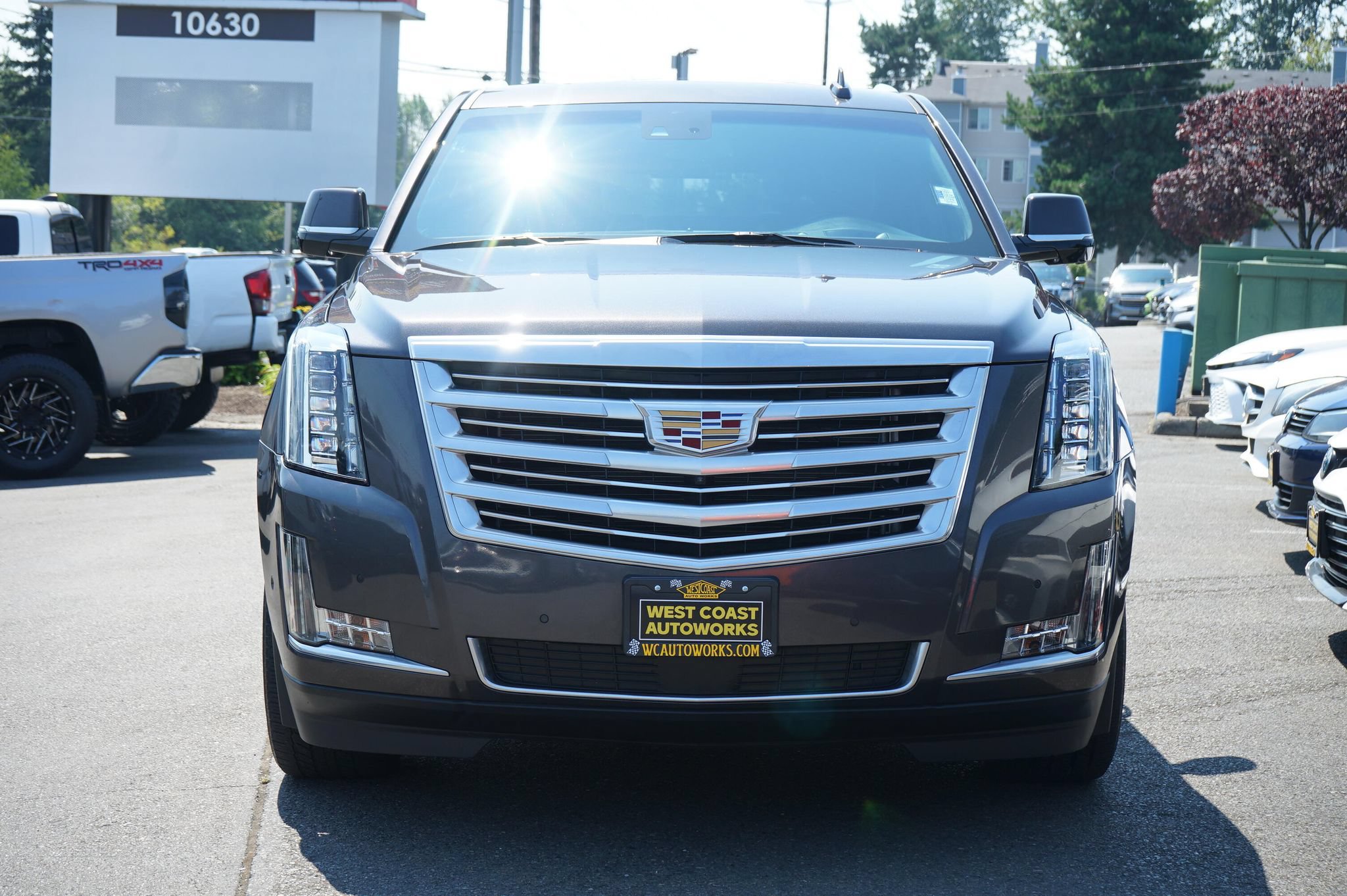 Used 2017 Cadillac Escalade Platinum AWD/4WD image 8