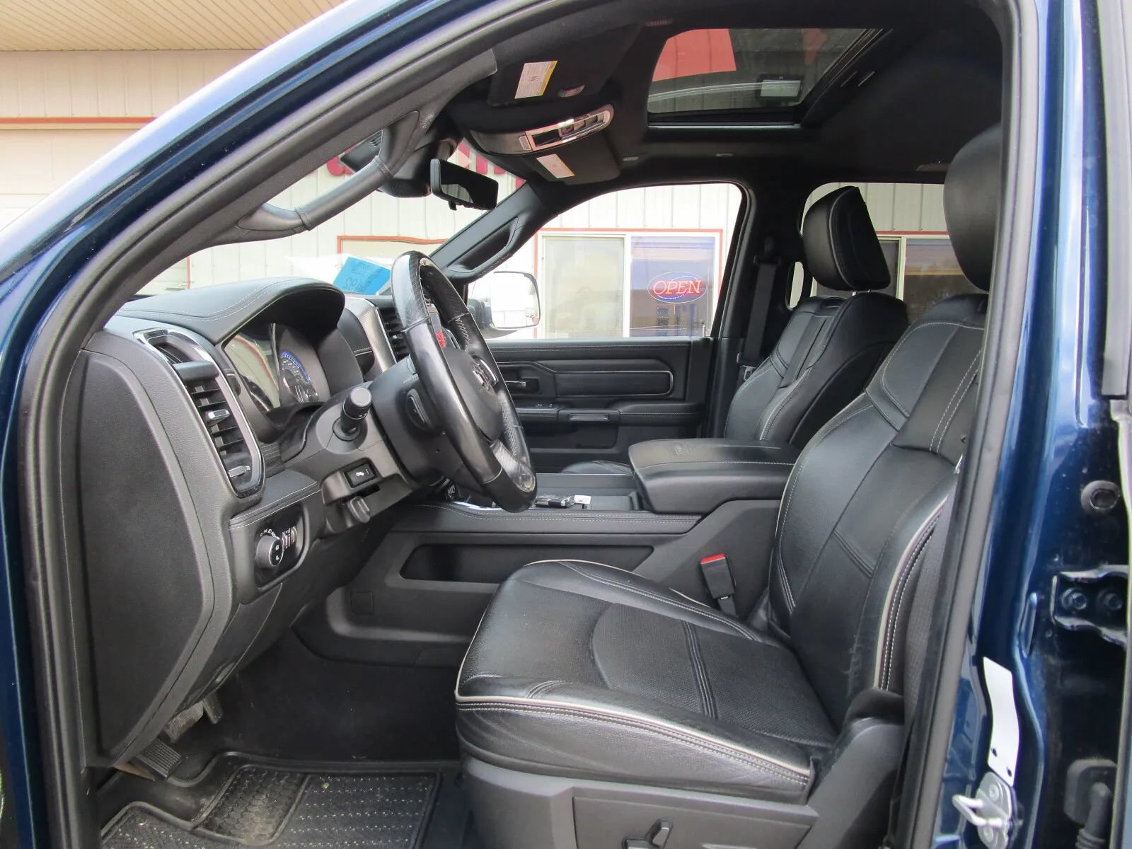 Used 2022 RAM 2500 Limited AWD/4WD image 9