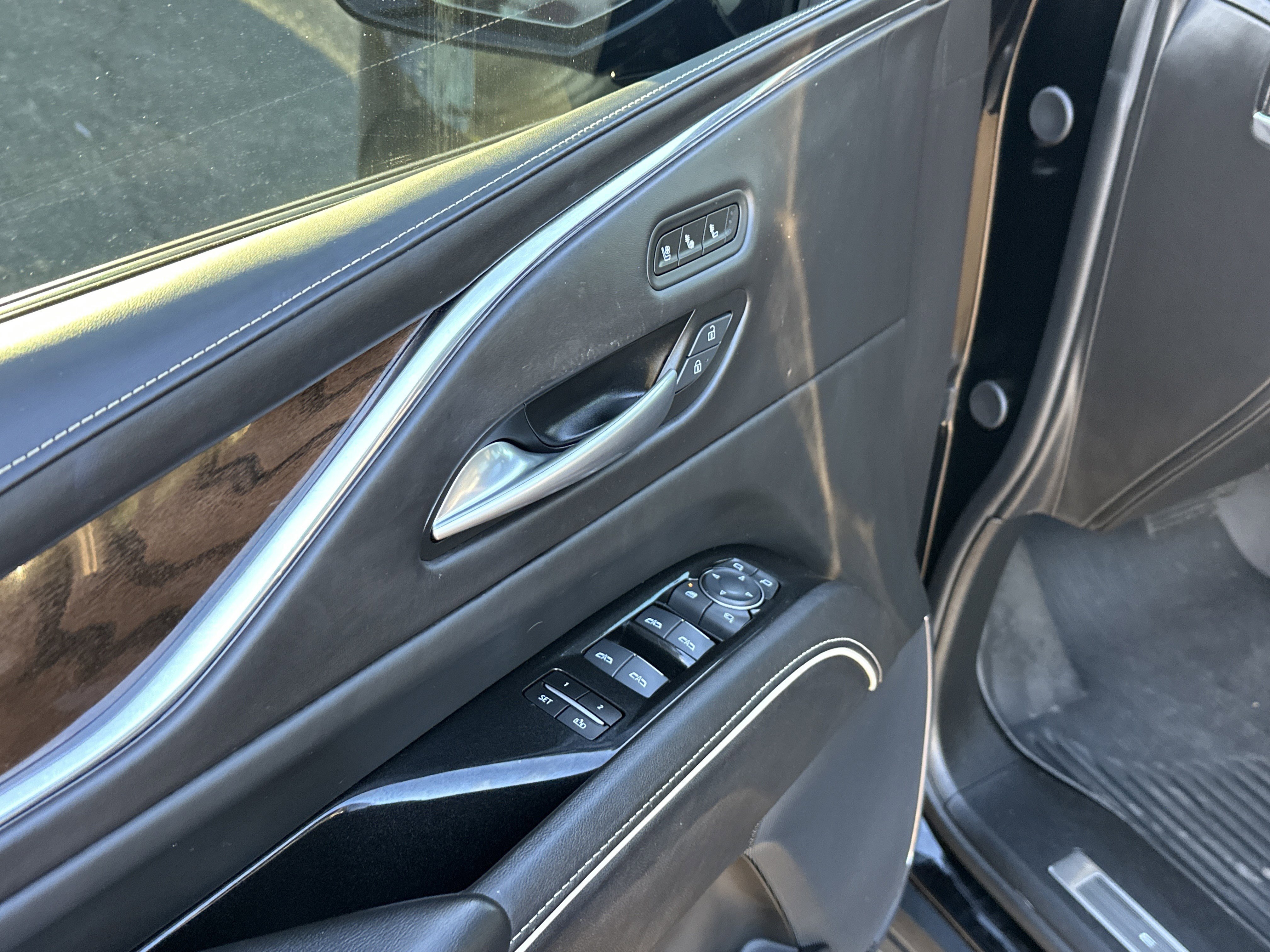 Used 2024 Cadillac Escalade Sport Platinum w/ LPO, ONYX Package image 14