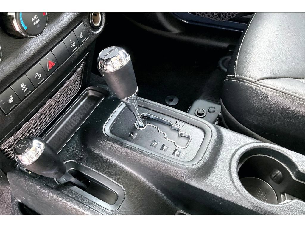 Used 2018 Jeep Wrangler Unlimited Sahara image 15