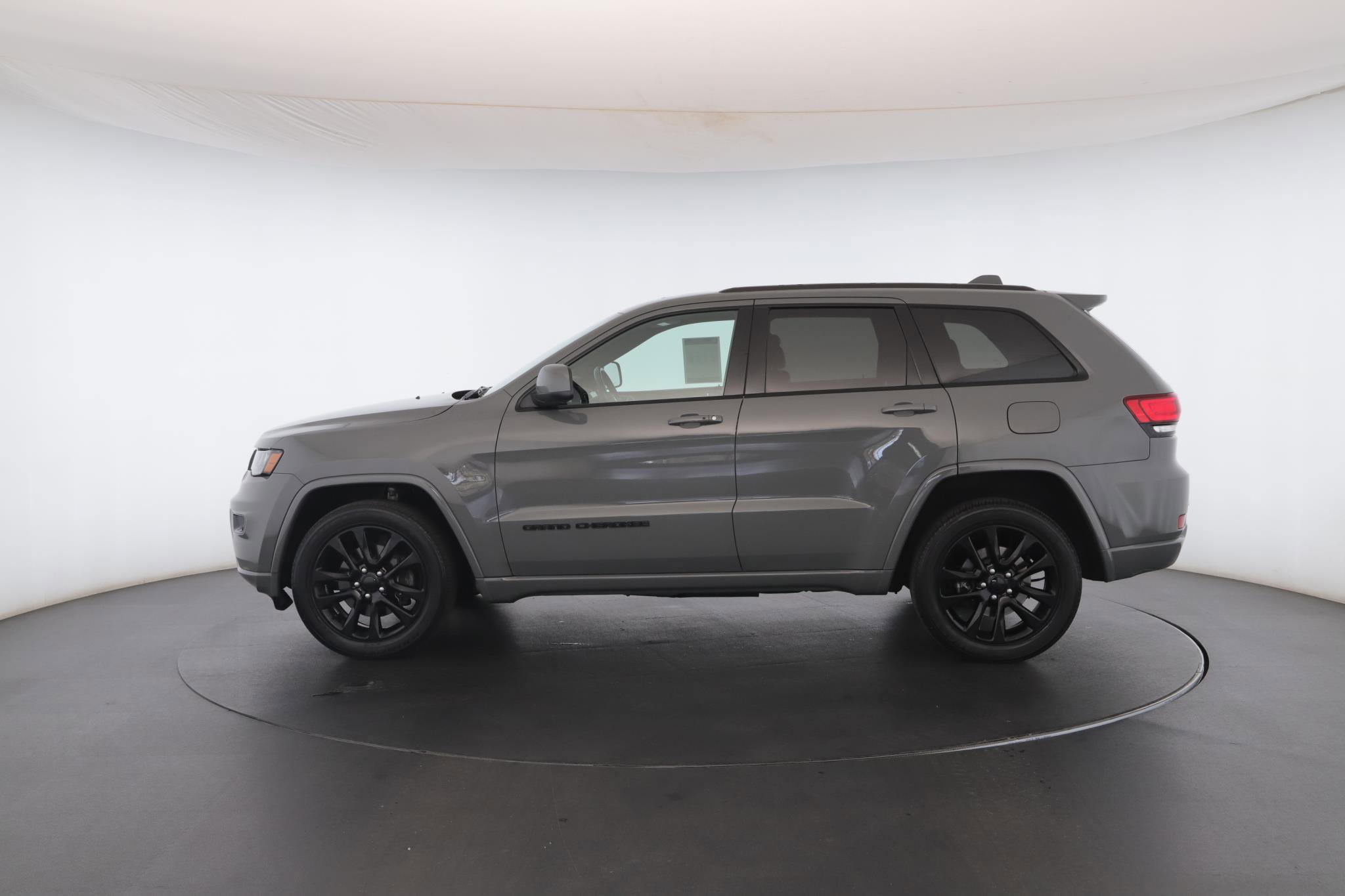 Used 2021 Jeep Grand Cherokee Laredo X image 22
