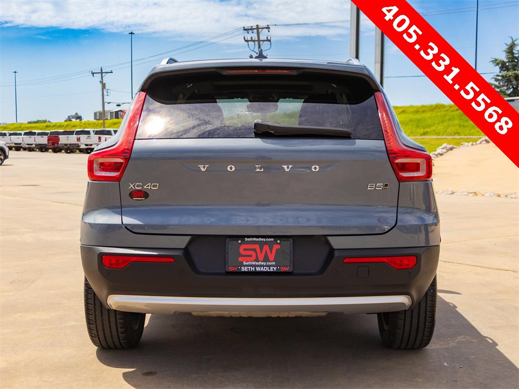 Used 2023 Volvo XC40 B5 Plus image 10