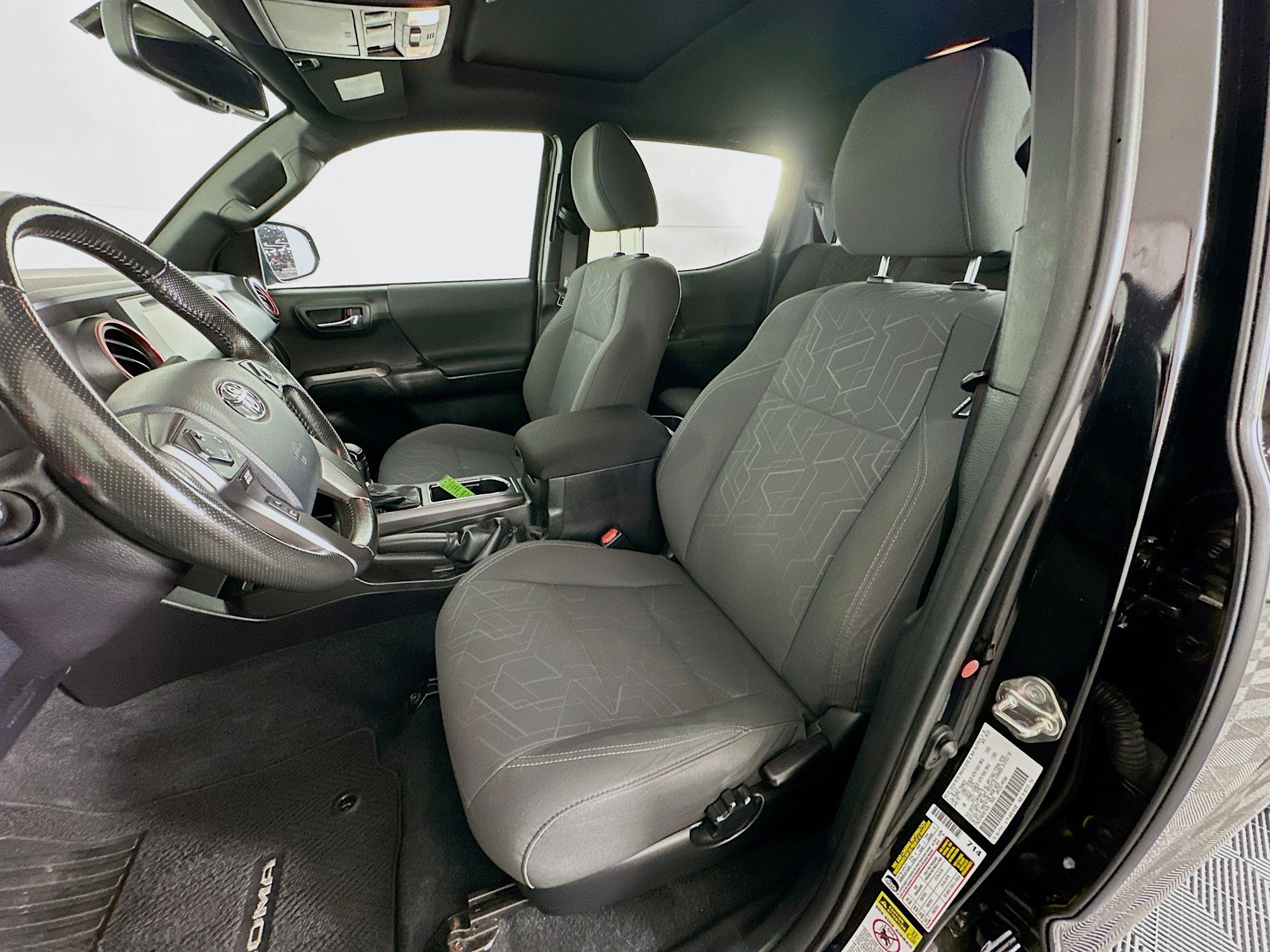 Used 2016 Toyota Tacoma TRD Off-Road image 13