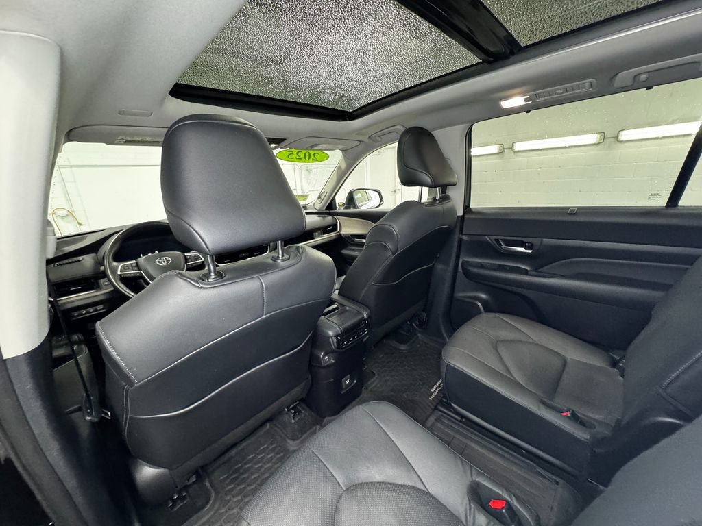 Used 2025 Toyota Grand Highlander AWD Hybrid image 19