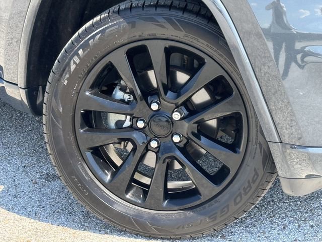 Used 2017 Jeep Grand Cherokee Altitude AWD/4WD image 32