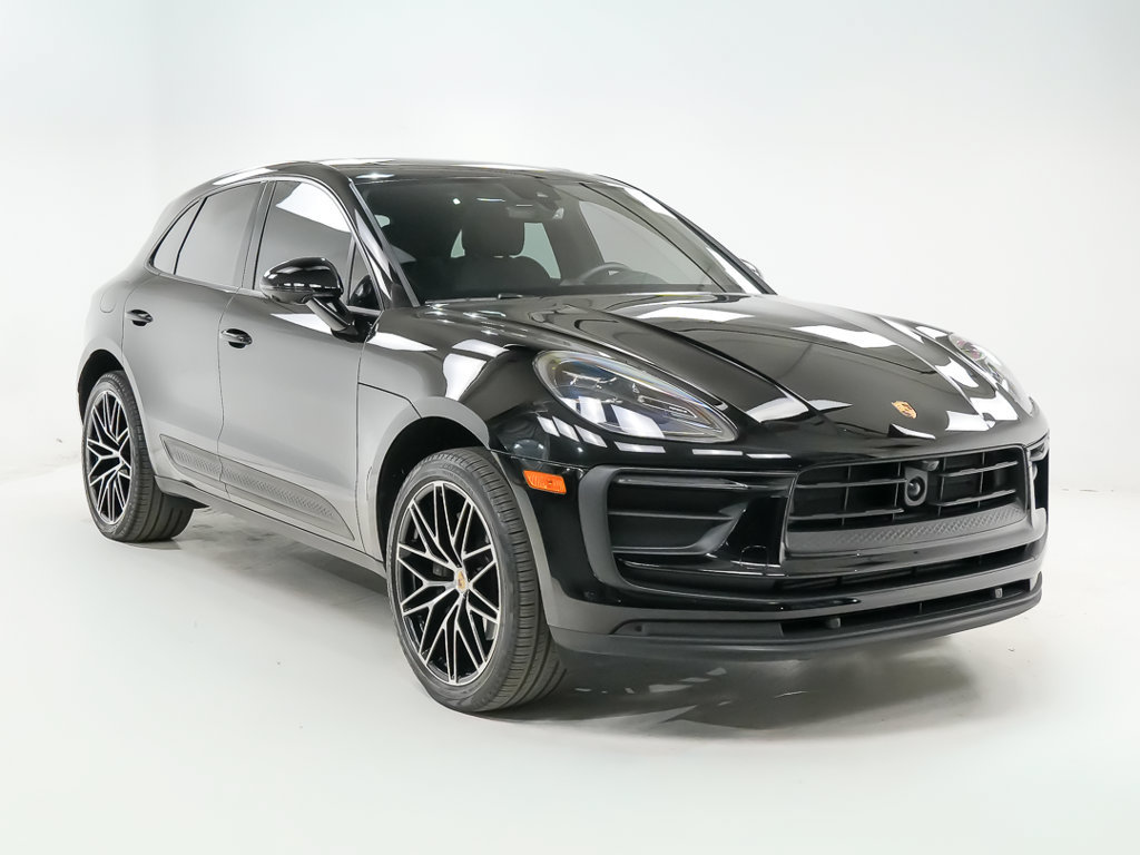 Certified 2024 Porsche Macan AWD/4WD image 8
