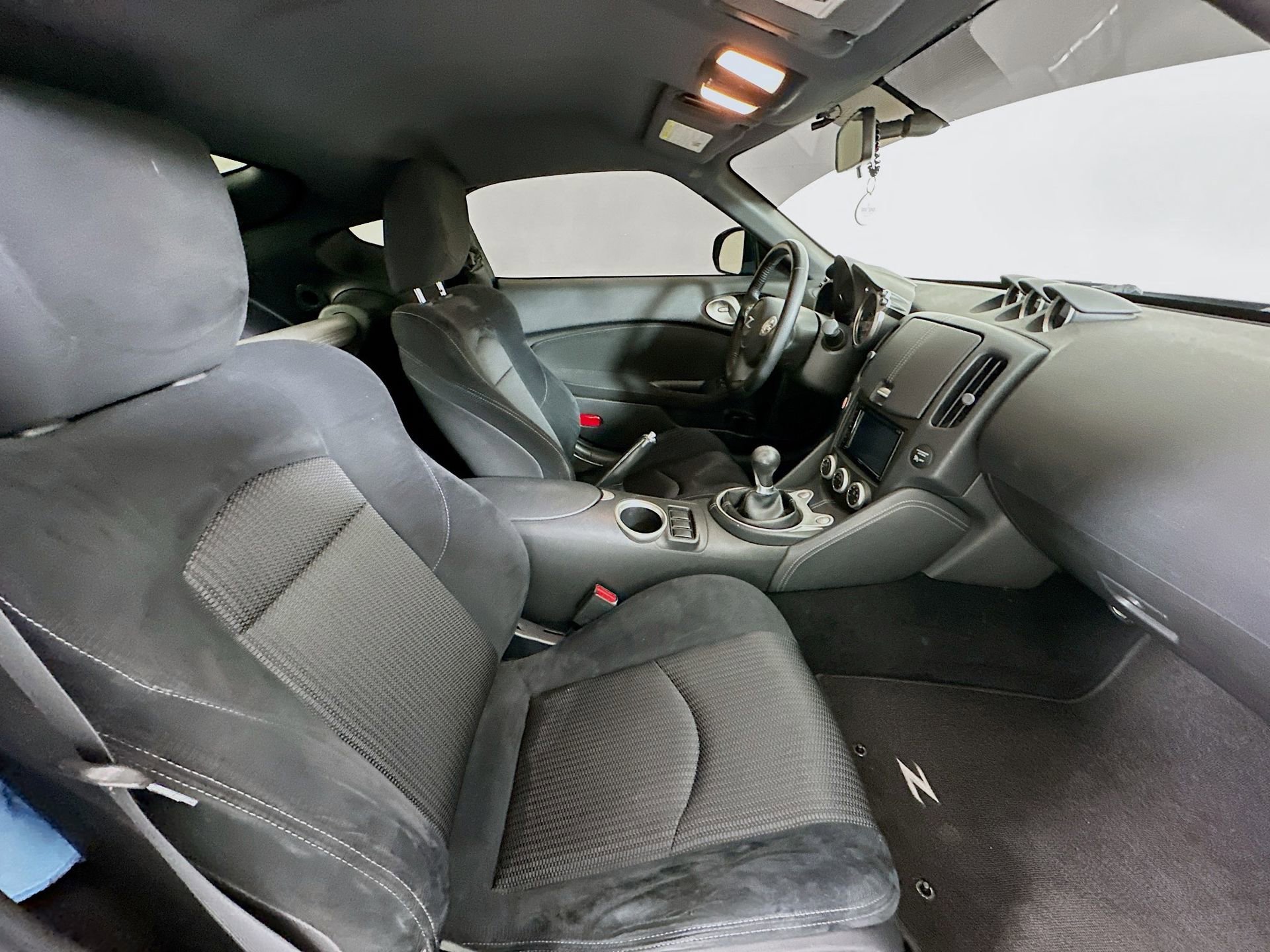 Used 2017 Nissan 370Z Coupe RWD image 23