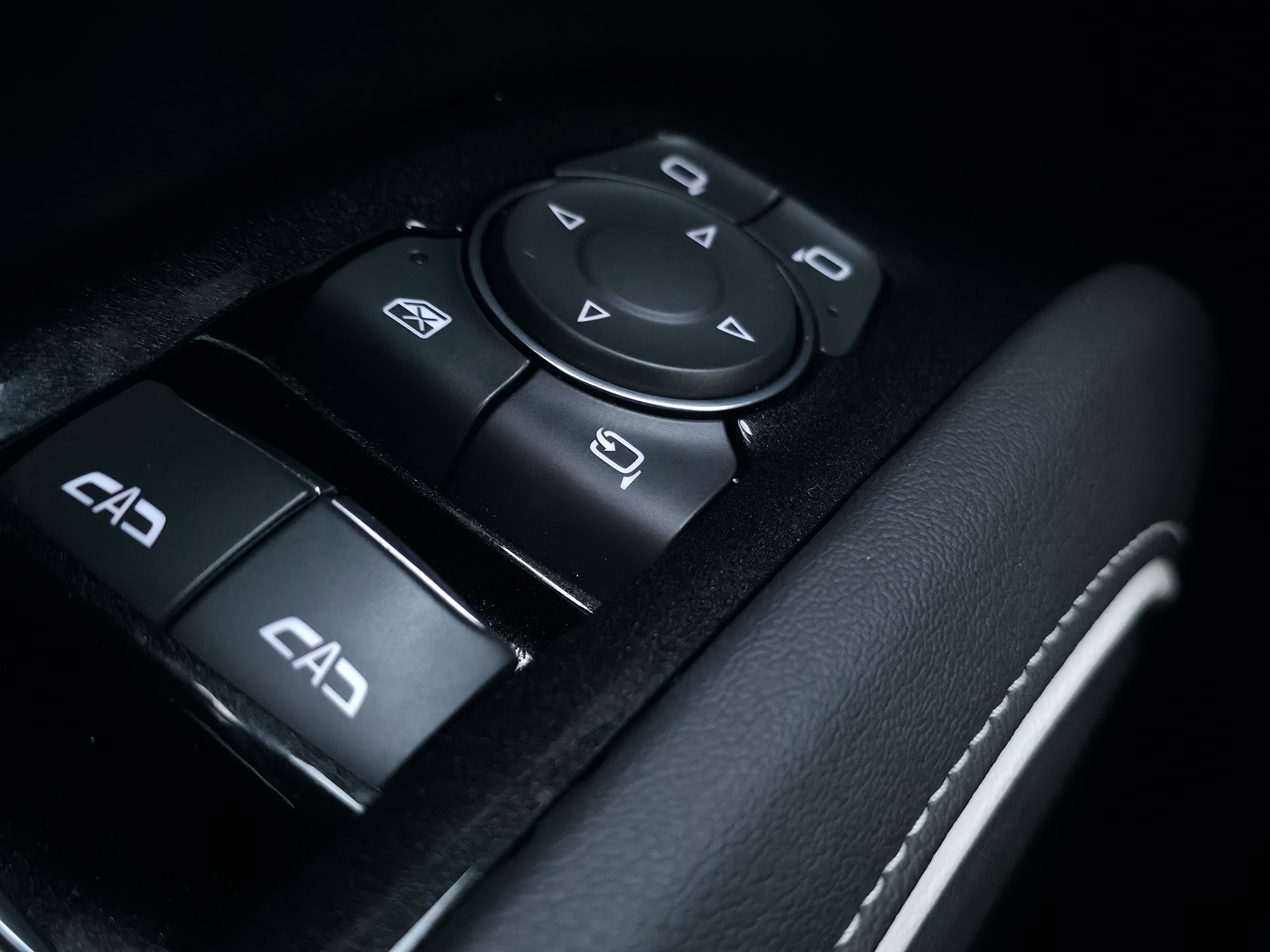 Used 2021 Cadillac Escalade Premium Luxury w/ Driver Assist Tech Package image 32