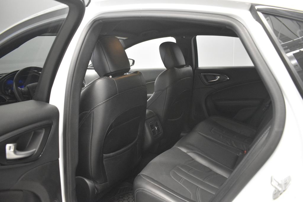 Used 2015 Chrysler 200 S w/ Navigation & Sound Group I image 26