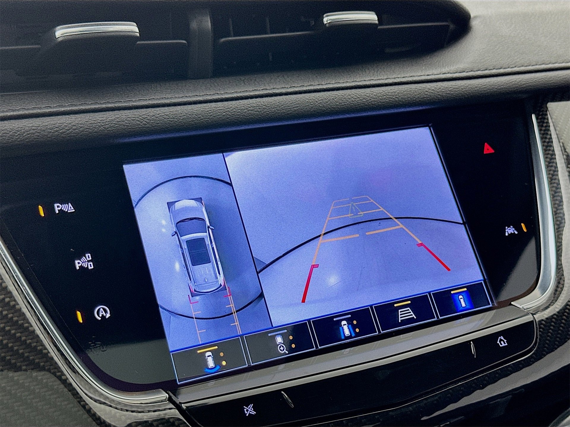 Used 2023 Cadillac XT6 Sport w/ Technology Package image 15