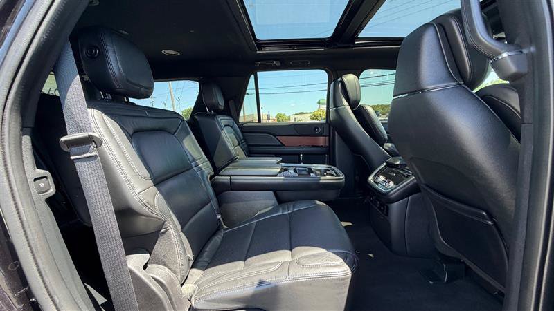 Used 2020 Lincoln Navigator Reserve AWD/4WD image 40