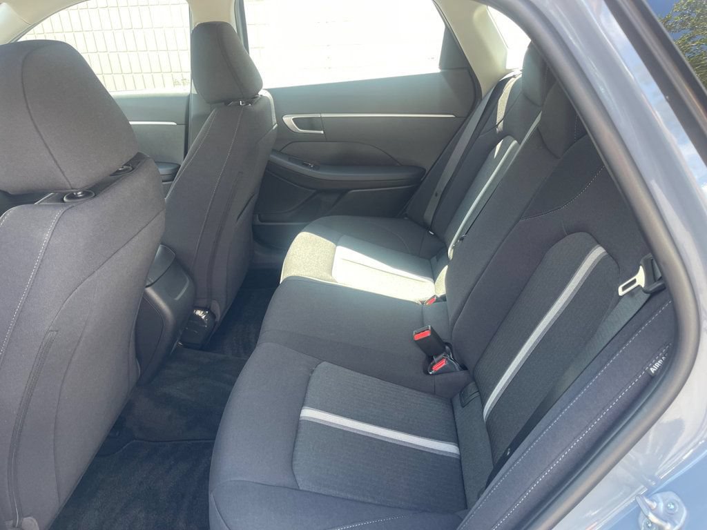 Used 2025 Hyundai Sonata SE FWD image 14