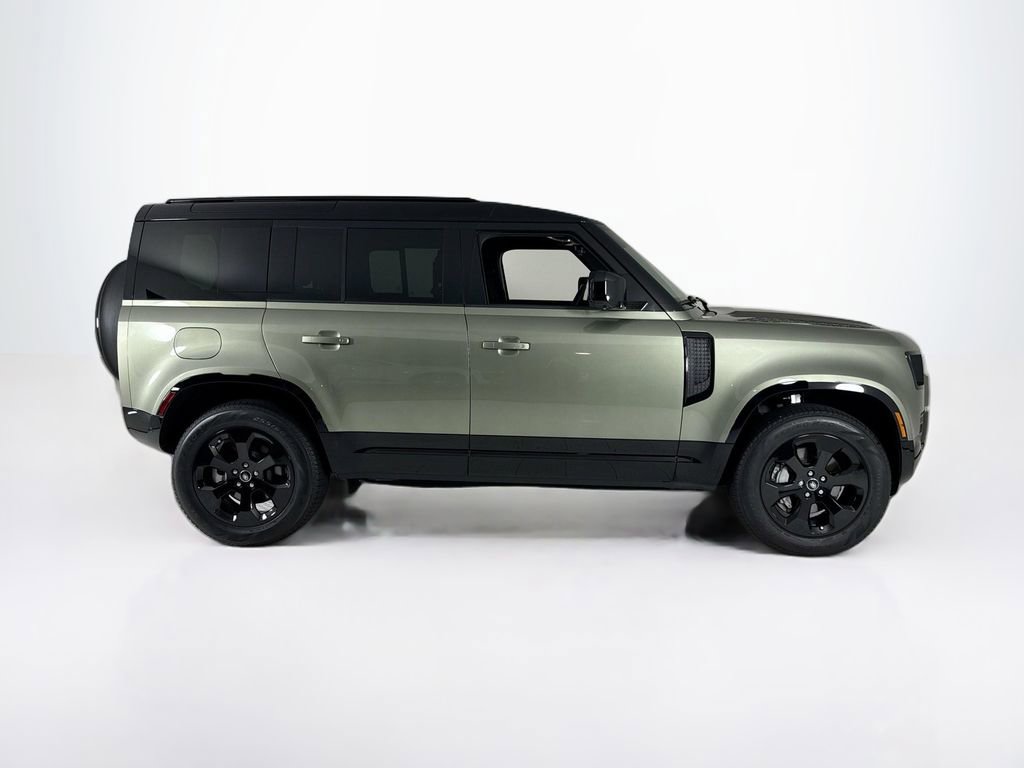 Used 2025 Land Rover Defender 110 X-Dynamic SE image 6