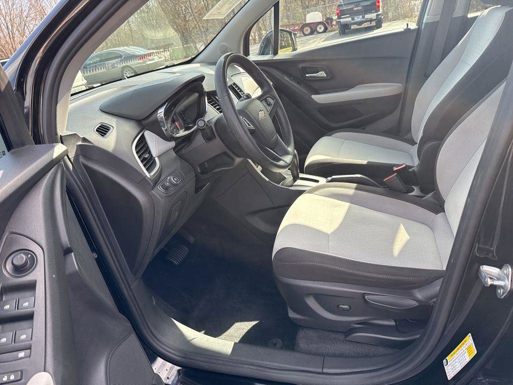 Used 2020 Chevrolet Trax LS w/ Tint and Cruise Package image 11