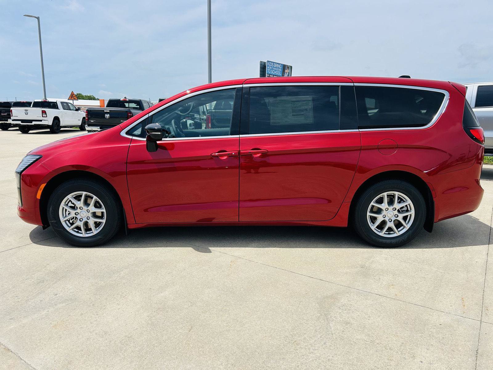 New 2027 Chrysler Pacifica Select FWD image 36