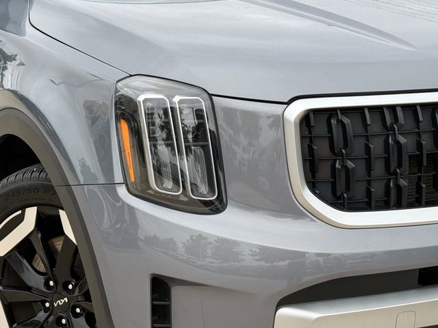 Used 2024 Kia Telluride EX w/ EX Captain's Chair Package AWD/4WD image 3