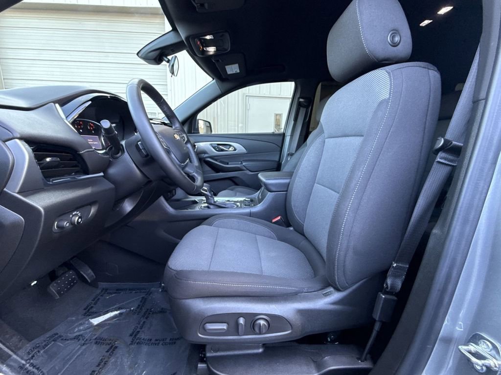 Used 2023 Chevrolet Traverse LT image 13