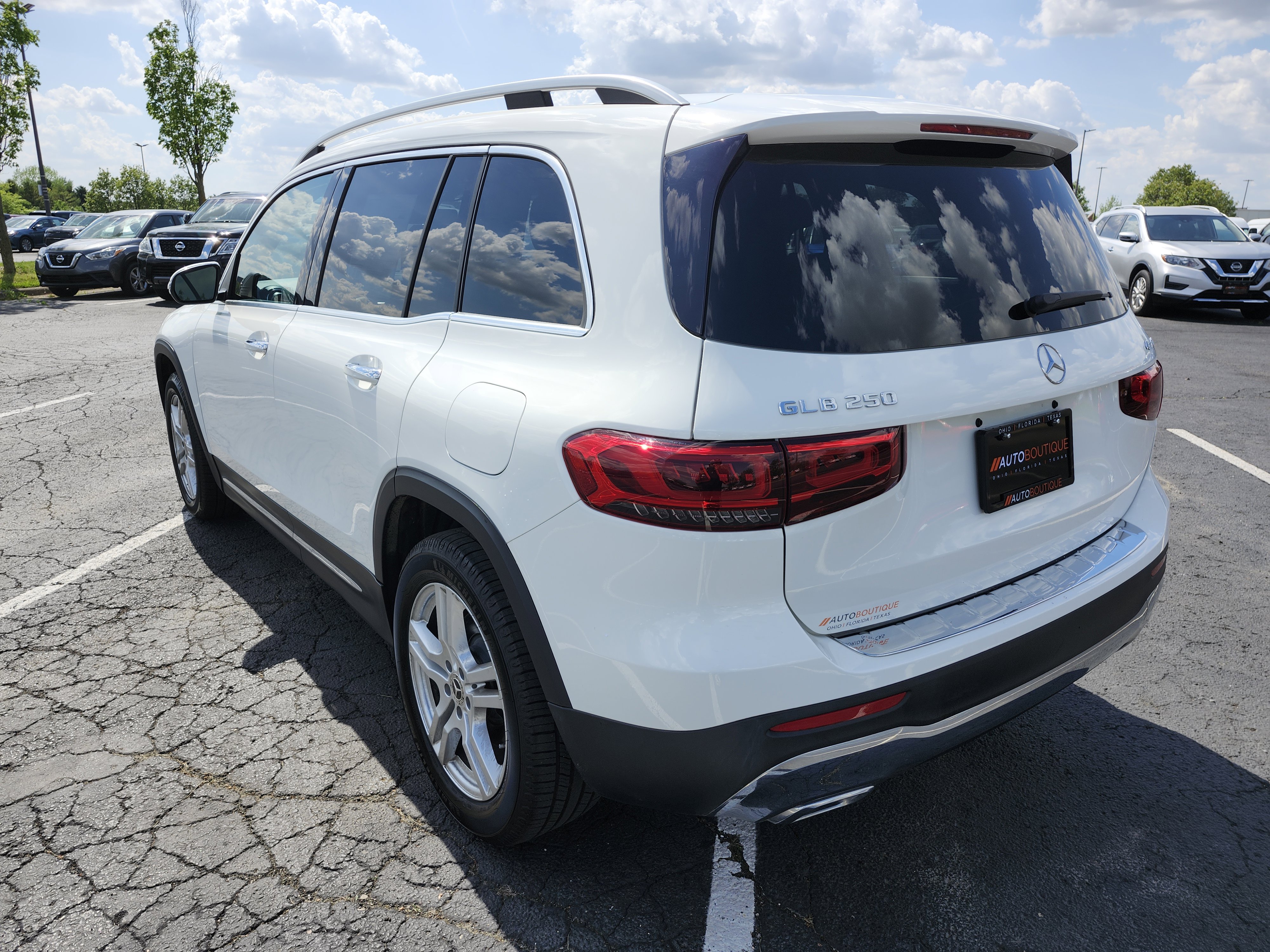 Used 2020 Mercedes-Benz GLB 250 4MATIC w/ Premium Package image 14