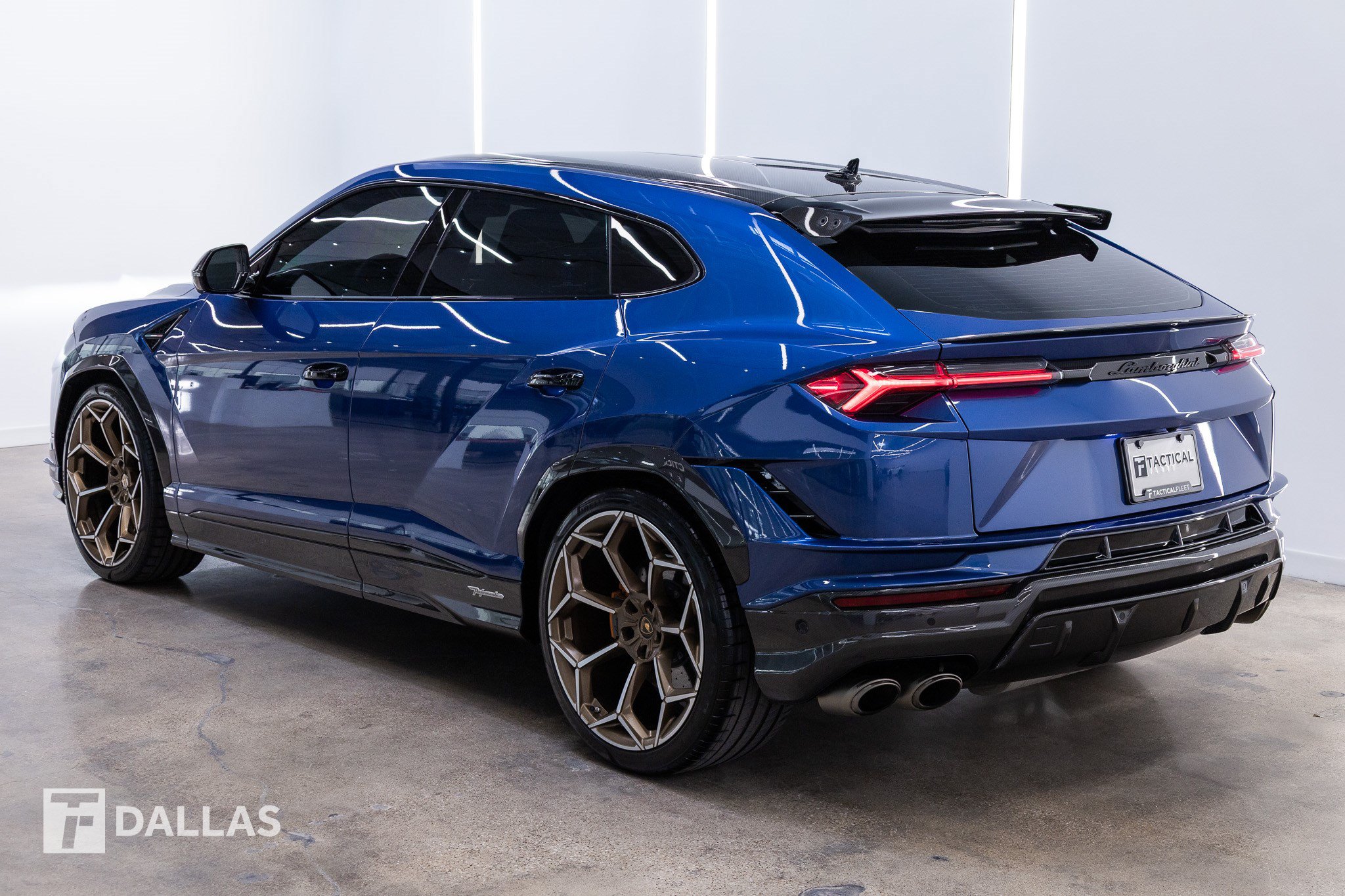 Used 2023 Lamborghini Urus Performante AWD/4WD image 7
