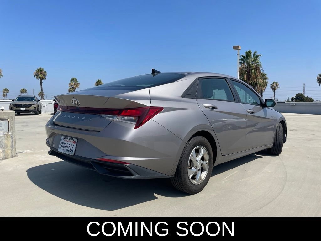 Used 2023 Hyundai Elantra SE w/ Cargo Package FWD image 2