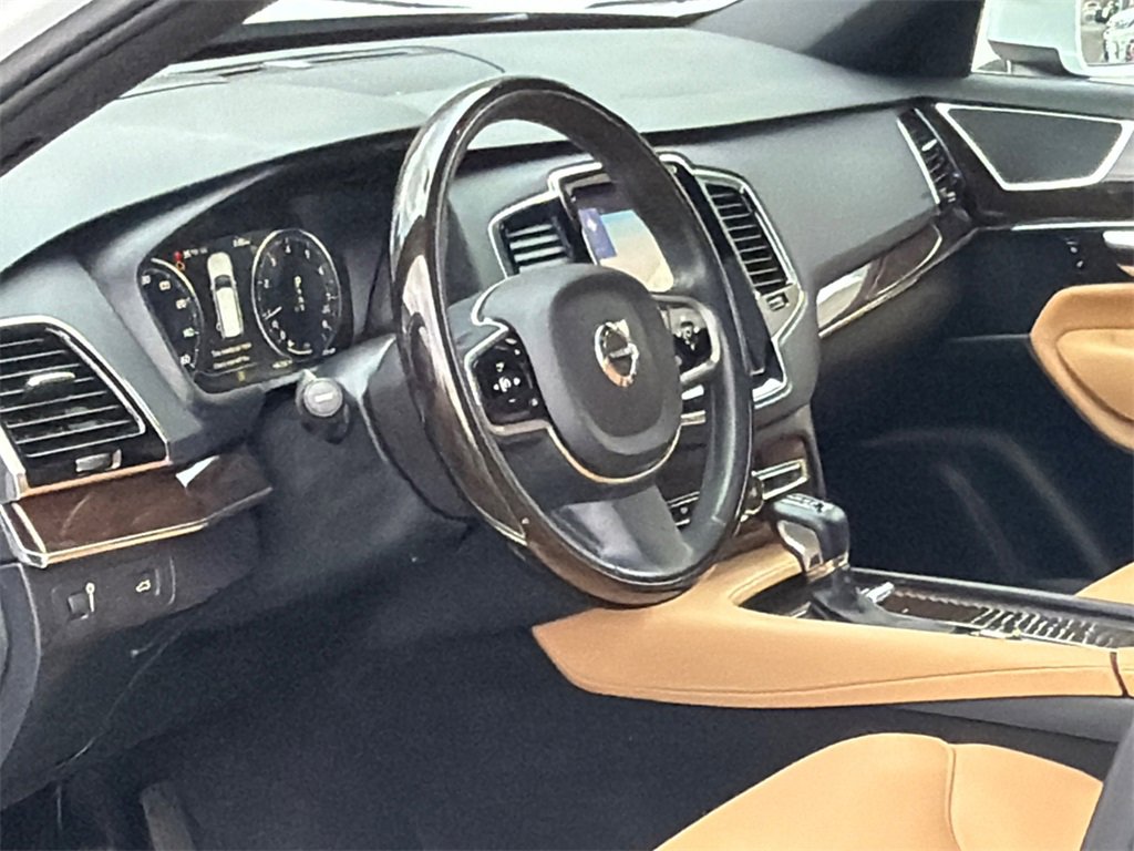Used 2016 Volvo XC90 T6 Momentum image 16