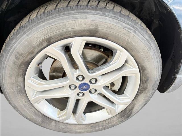 Used 2016 Ford Edge Titanium w/ Equipment Group 302A AWD/4WD image 16