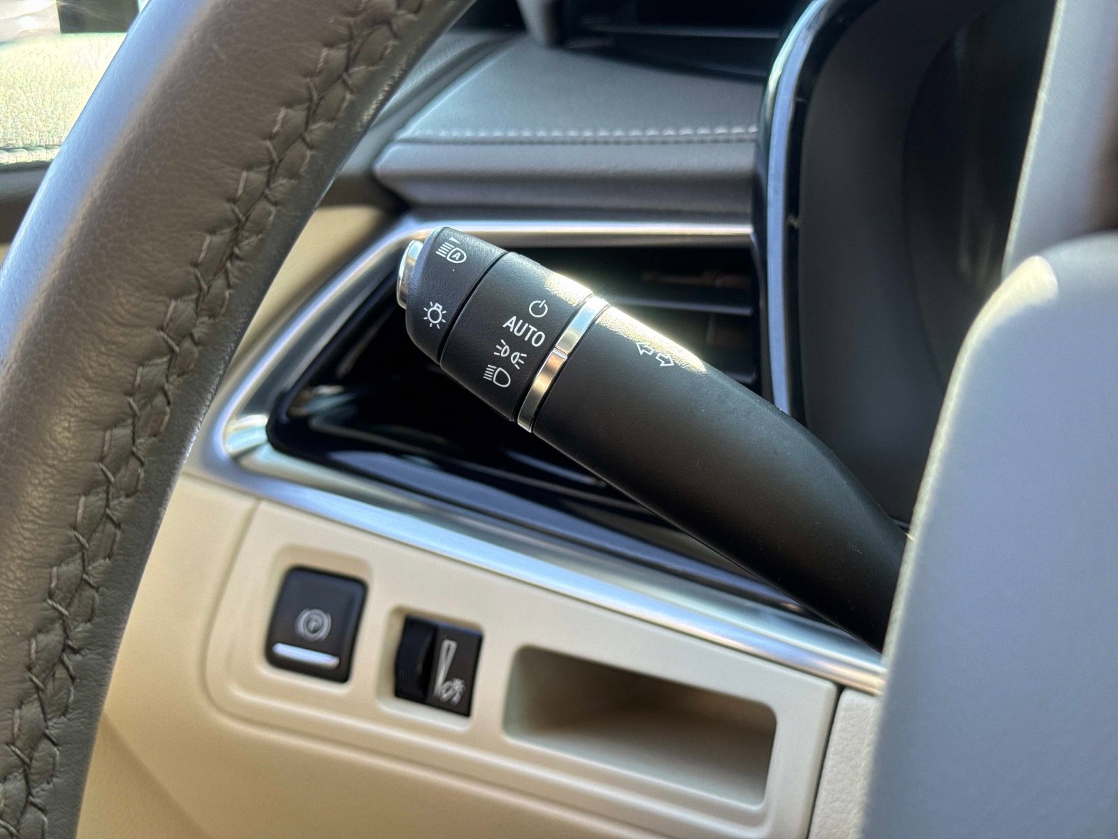 Used 2021 Cadillac XT6 Premium Luxury image 9