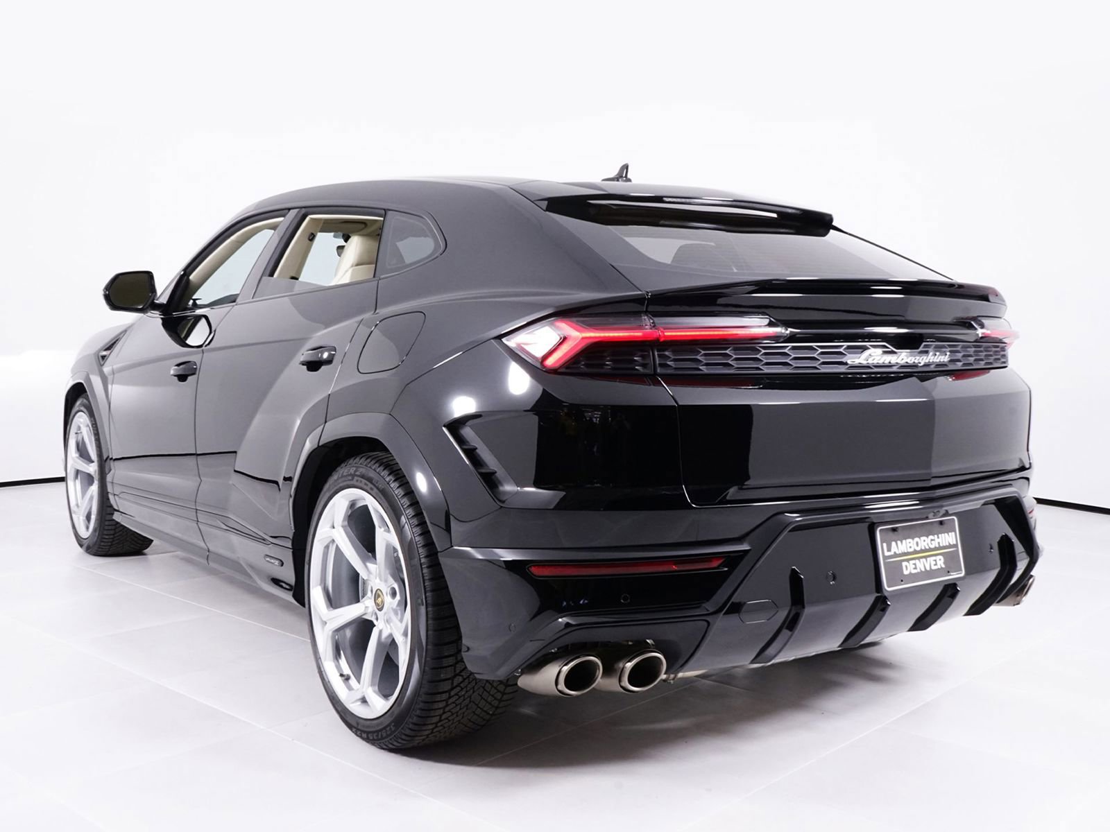 Used 2026 Lamborghini Urus SE AWD/4WD image 17