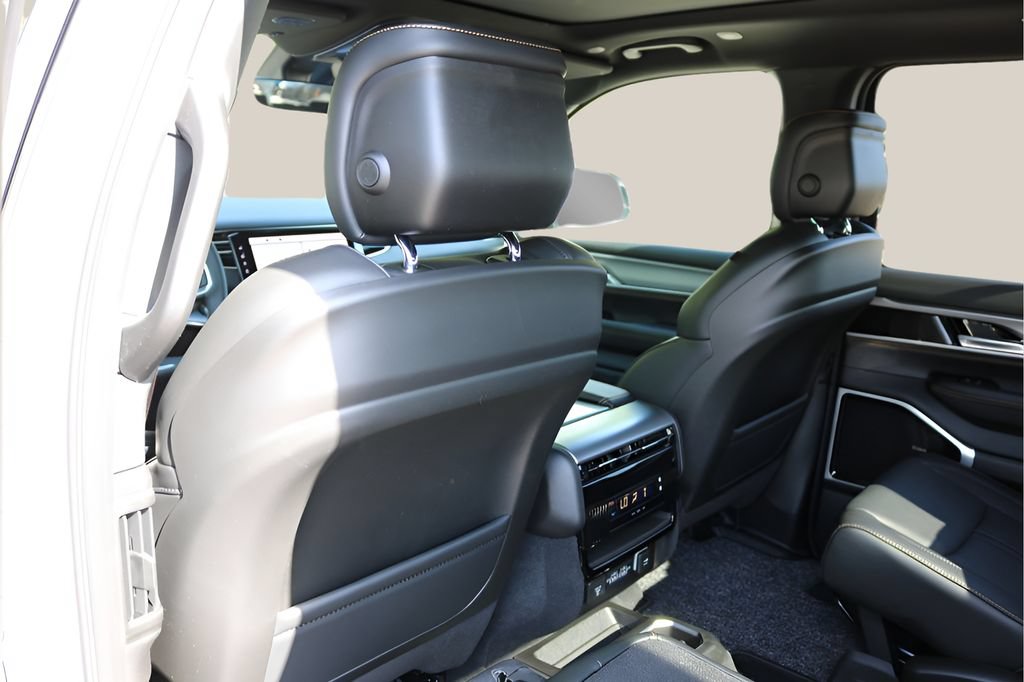New 2026 Jeep Grand Wagoneer 4WD image 15