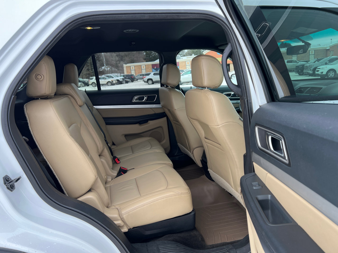 Used 2016 Ford Explorer XLT w/ Equipment Group 202A image 40