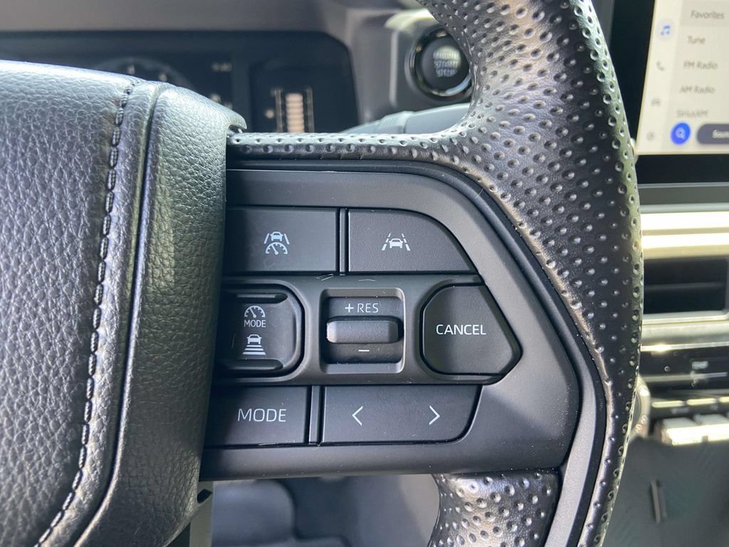 Used 2025 Toyota Tacoma SR5 AWD/4WD image 33