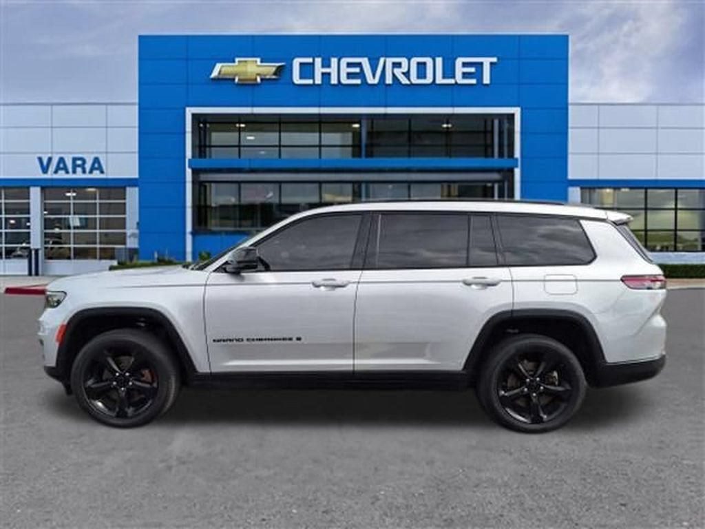 Used 2024 Jeep Grand Cherokee L Altitude RWD image 2