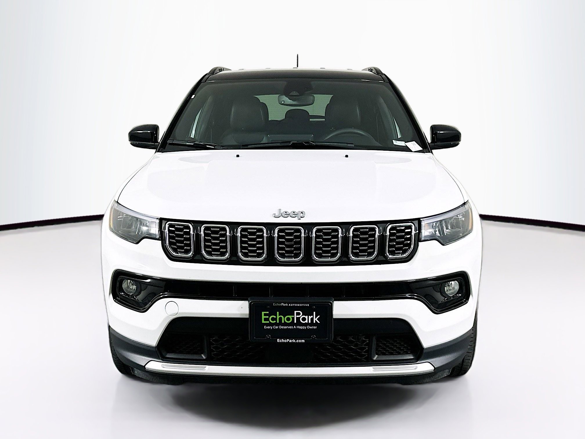 Used 2025 Jeep Compass Limited AWD/4WD image 2