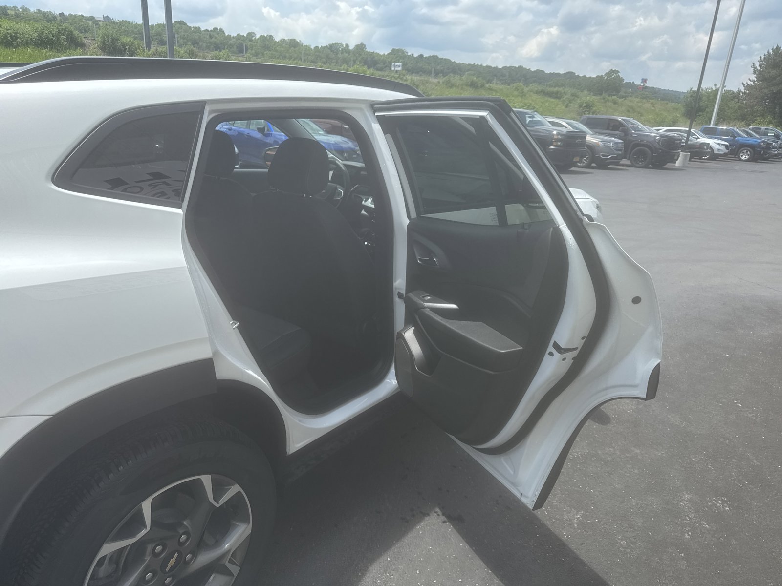 New 2026 Chevrolet Trax LT w/ LT Convenience Package FWD image 7