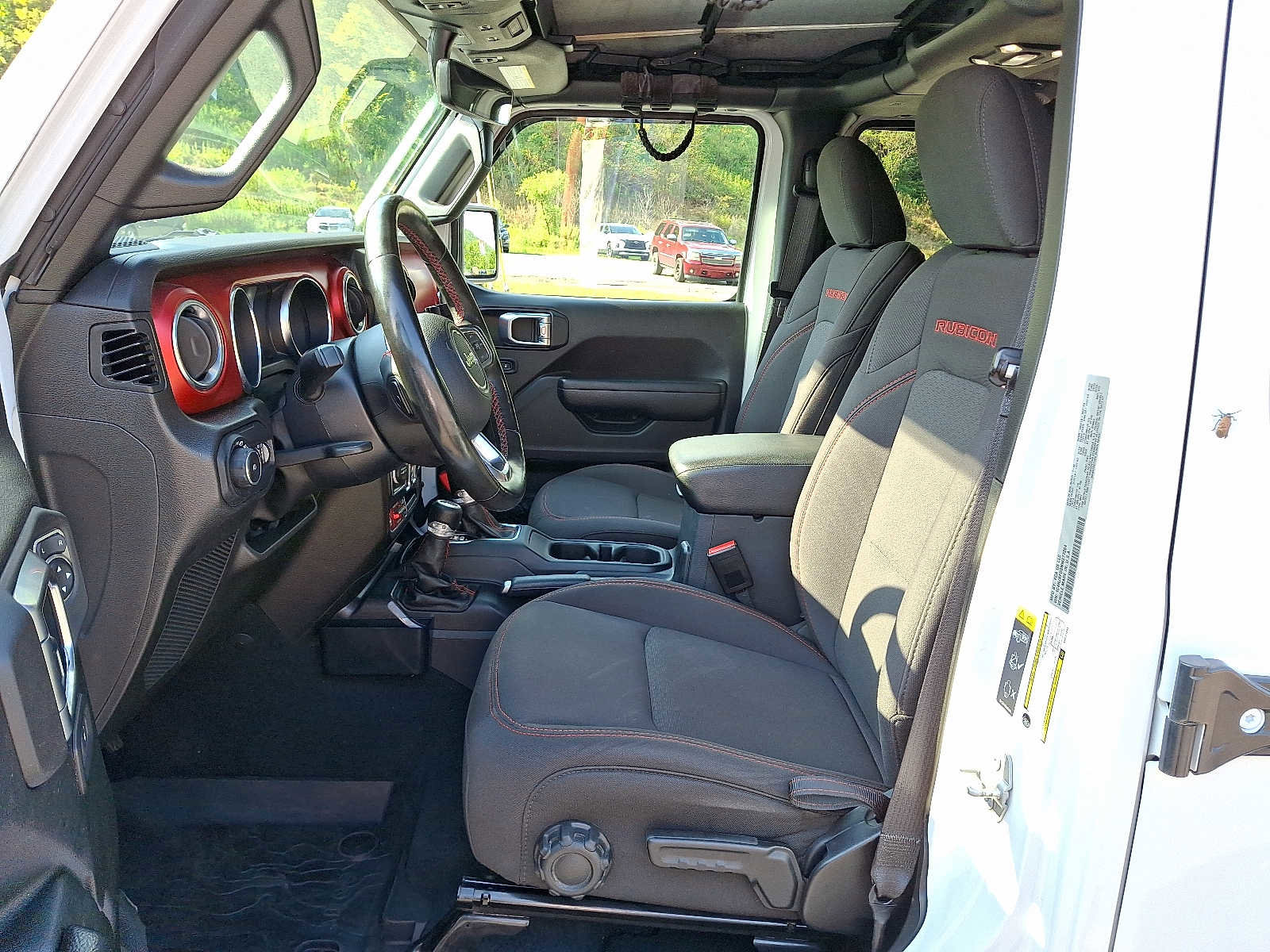 Used 2022 Jeep Wrangler Unlimited Rubicon w/ Cold Weather Group AWD/4WD image 16
