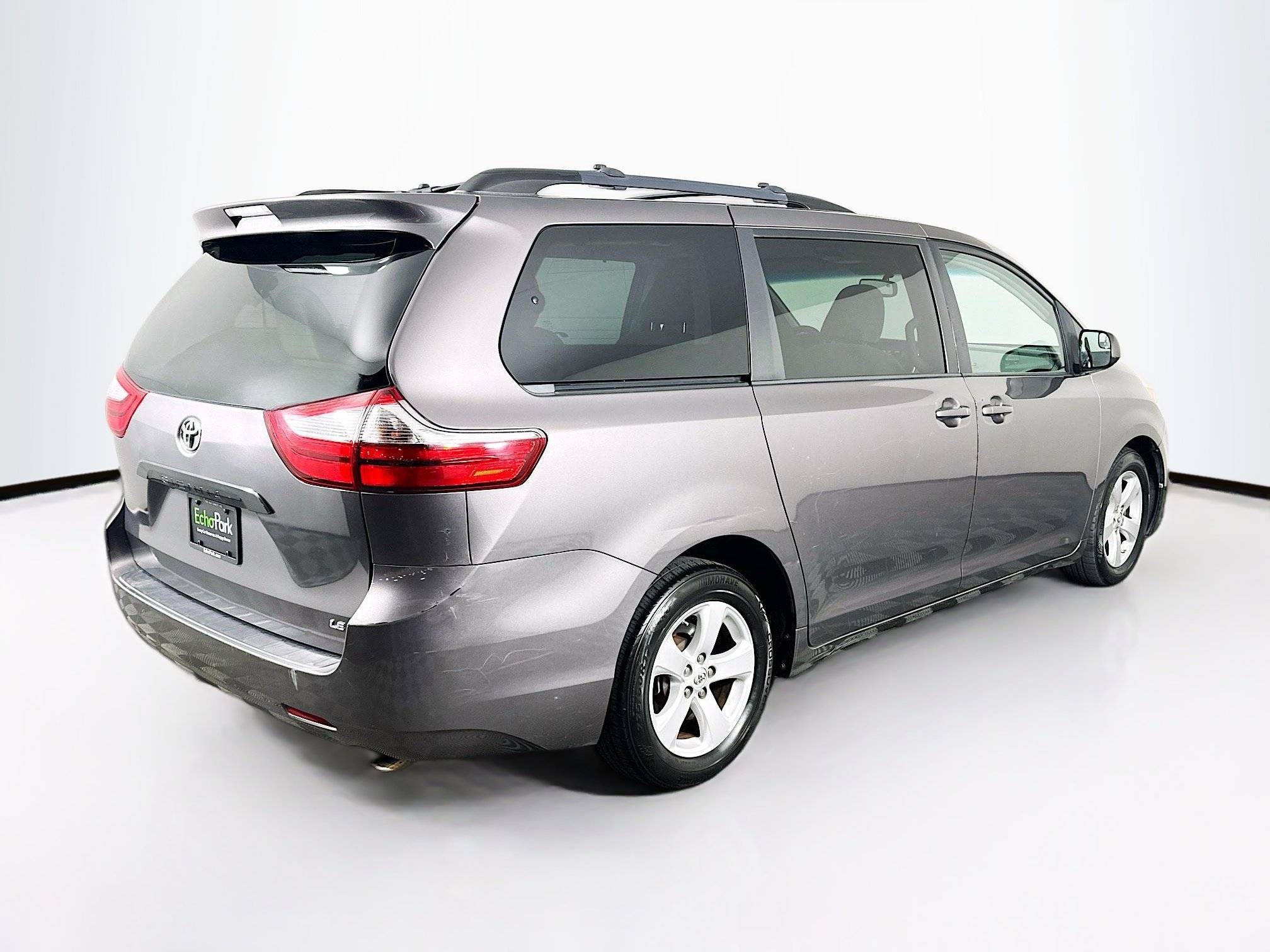 Used 2015 Toyota Sienna LE image 9
