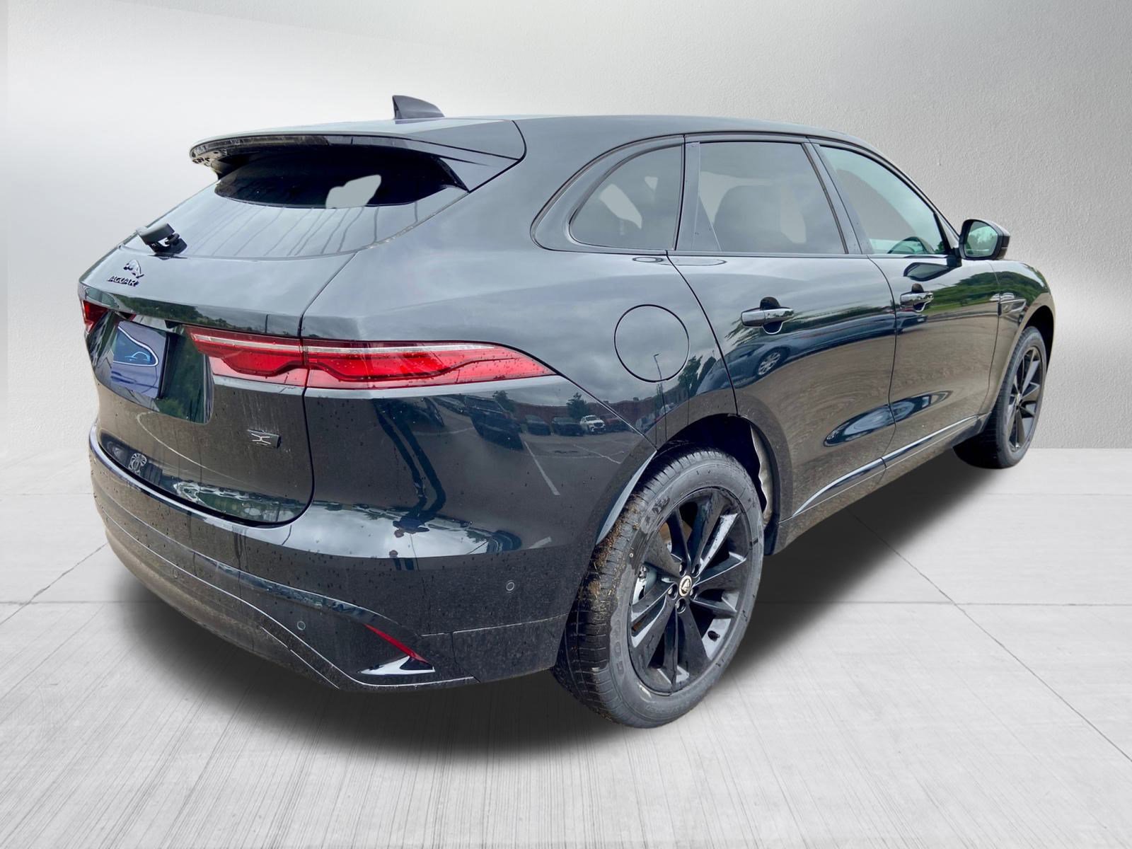 New 2026 Jaguar F-PACE R-Dynamic S image 2