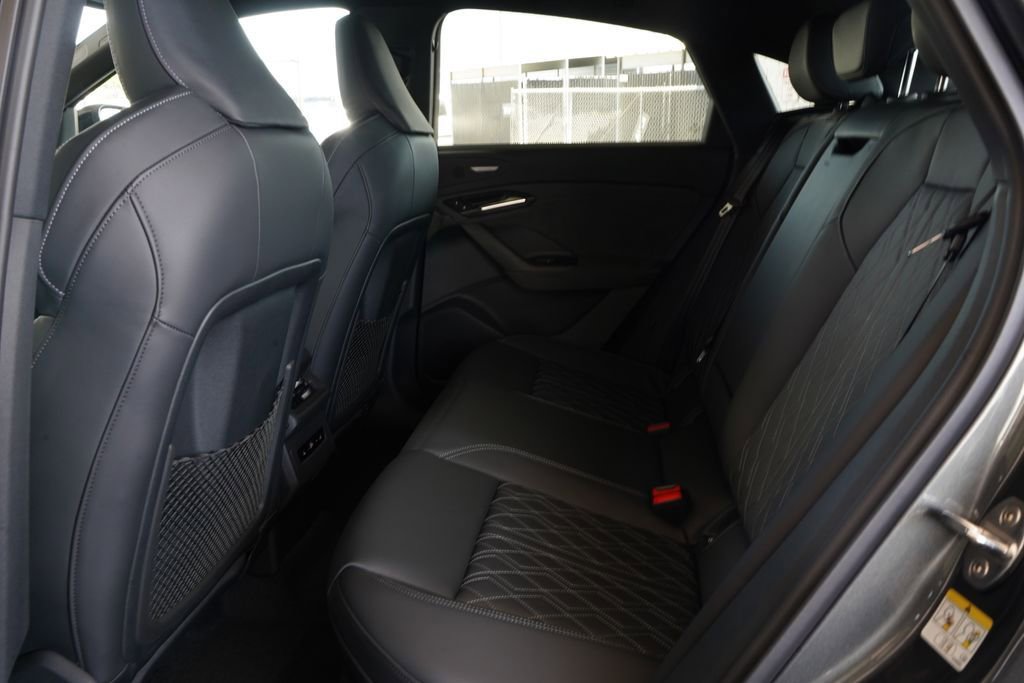 New 2027 Audi SQ6 e-tron Prestige AWD/4WD image 7