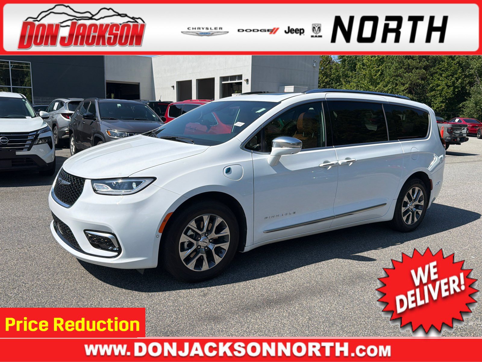 Used 2024 Chrysler Pacifica Pinnacle FWD image 1