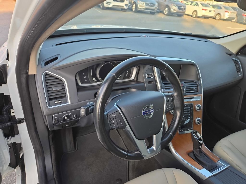 Used 2017 Volvo XC60 T6 Inscription w/ Climate Package image 19