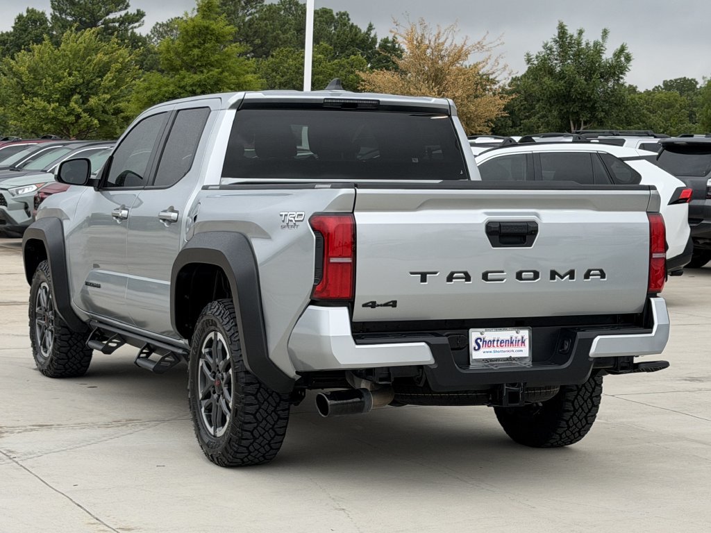 Used 2025 Toyota Tacoma TRD Sport AWD/4WD image 4