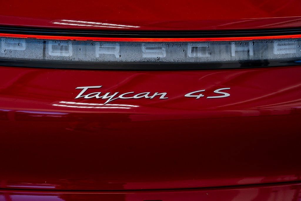 Used 2022 Porsche Taycan 4S image 26
