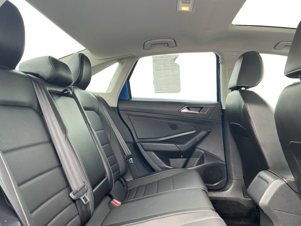 Used 2022 Volkswagen Jetta SE w/ Panoramic Sunroof Package image 18