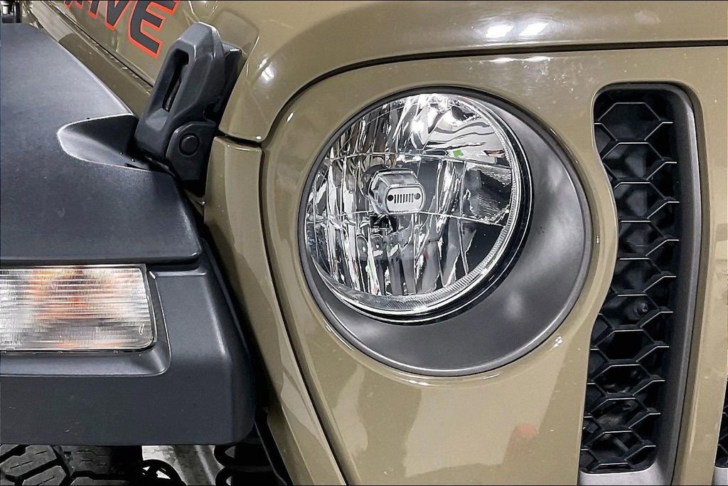 Used 2020 Jeep Gladiator Mojave w/ Trailer Tow Package image 35