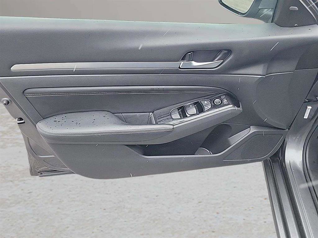 Used 2022 Nissan Altima 2.5 SV w/ SV Premium Package image 17