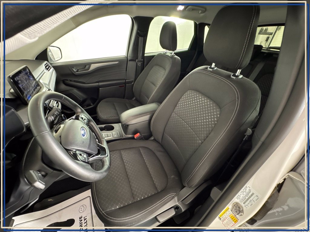 Used 2025 Ford Escape Active w/ Cold Weather Package AWD/4WD image 25